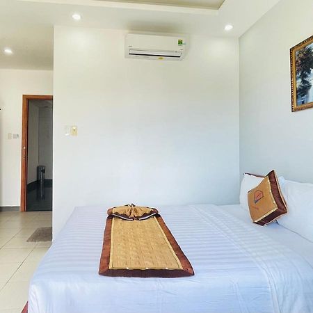 Y Linh Hotel Куинён Экстерьер фото
