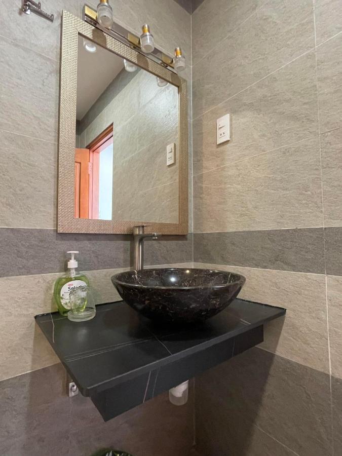 Y Linh Hotel Куинён Экстерьер фото