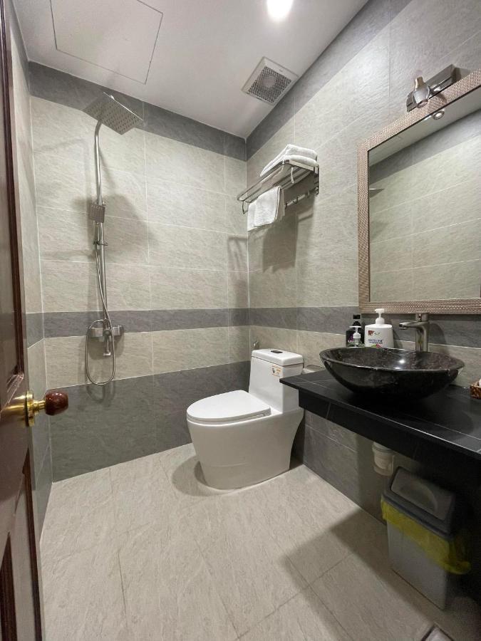 Y Linh Hotel Куинён Экстерьер фото