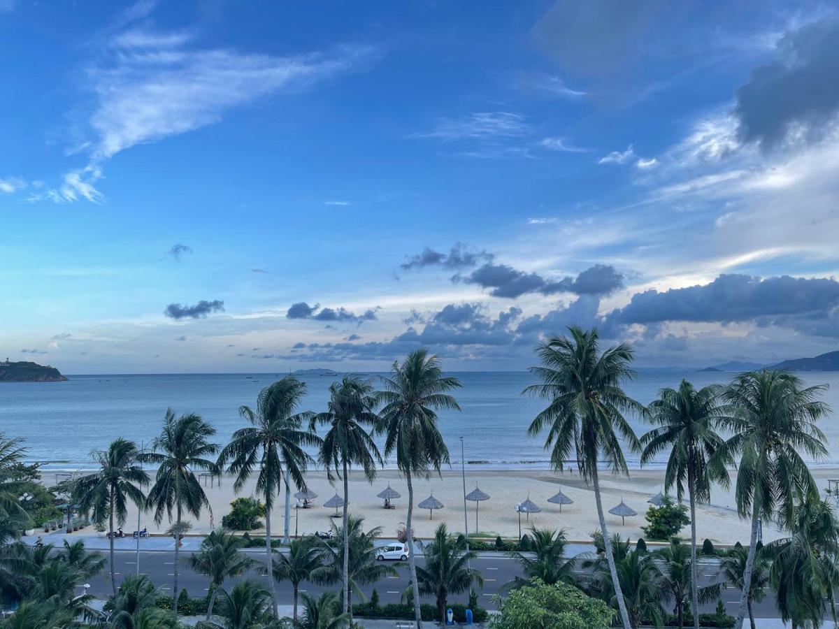 Y Linh Hotel Куинён Экстерьер фото