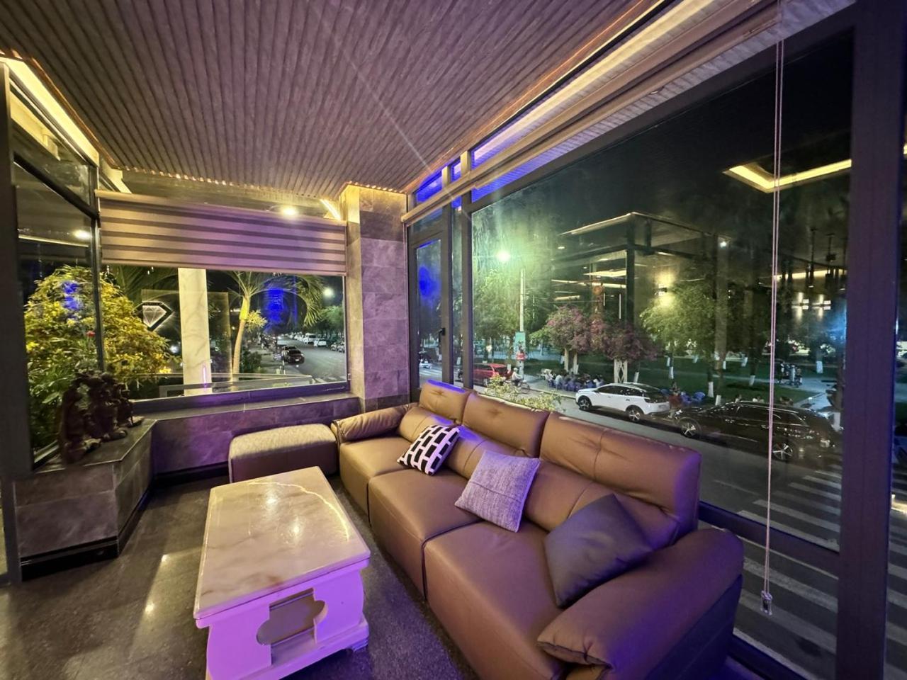 Y Linh Hotel Куинён Экстерьер фото
