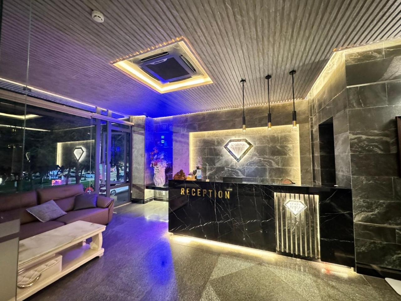 Y Linh Hotel Куинён Экстерьер фото