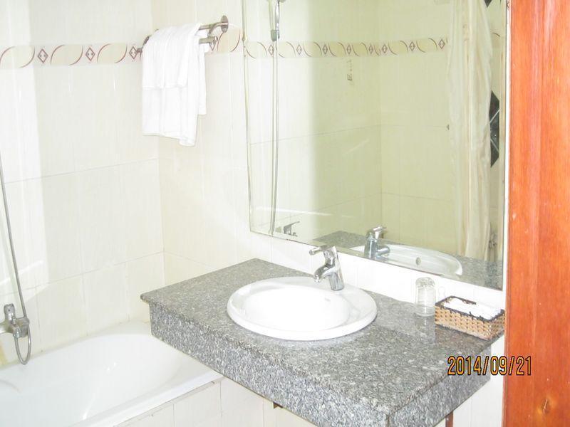 Y Linh Hotel Куинён Экстерьер фото