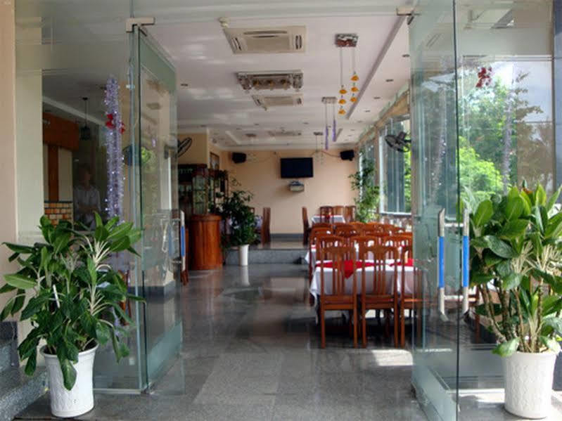 Y Linh Hotel Куинён Экстерьер фото